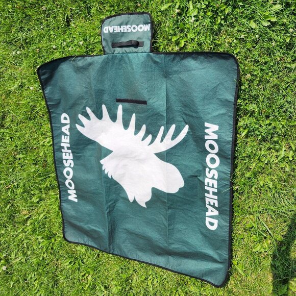 MOOSEHEAD LAGER PICNIC BLANKET ROLLUP Fold AWAY Outdoor Blanket Moosehead Beer - Picture 2 of 7